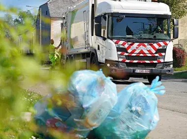 La collecte des emballages PMC via le sac bleu